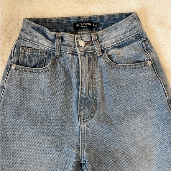 Pretty little thing petite light blue wash long straight jeans - Picture 4 of 7